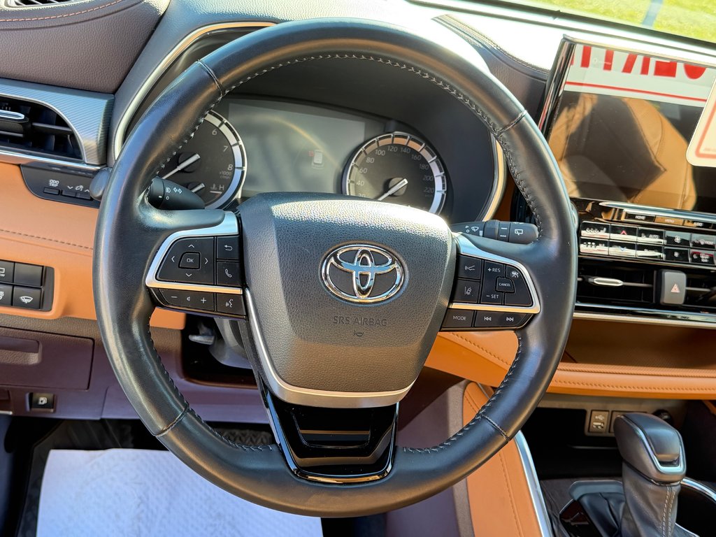 Toyota Highlander PLATINUM AWD / LA TOTALE !!! / PAS SORTI L'HIVER / 2022 à Thetford Mines, Québec - 45 - w1024h768px