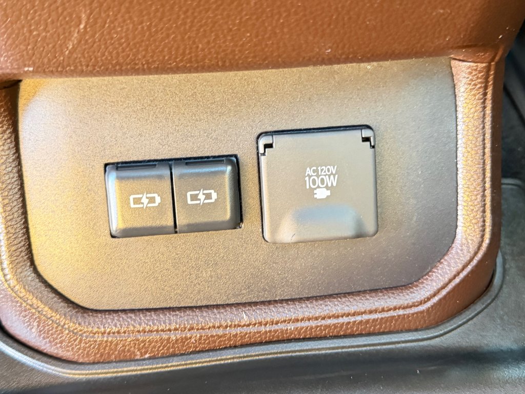 Toyota Highlander PLATINUM AWD / LA TOTALE !!! / PAS SORTI L'HIVER / 2022 à Thetford Mines, Québec - 75 - w1024h768px