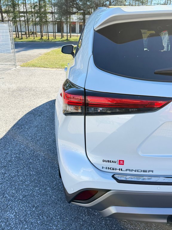 Toyota Highlander PLATINUM AWD / LA TOTALE !!! / PAS SORTI L'HIVER / 2022 à Thetford Mines, Québec - 25 - w1024h768px