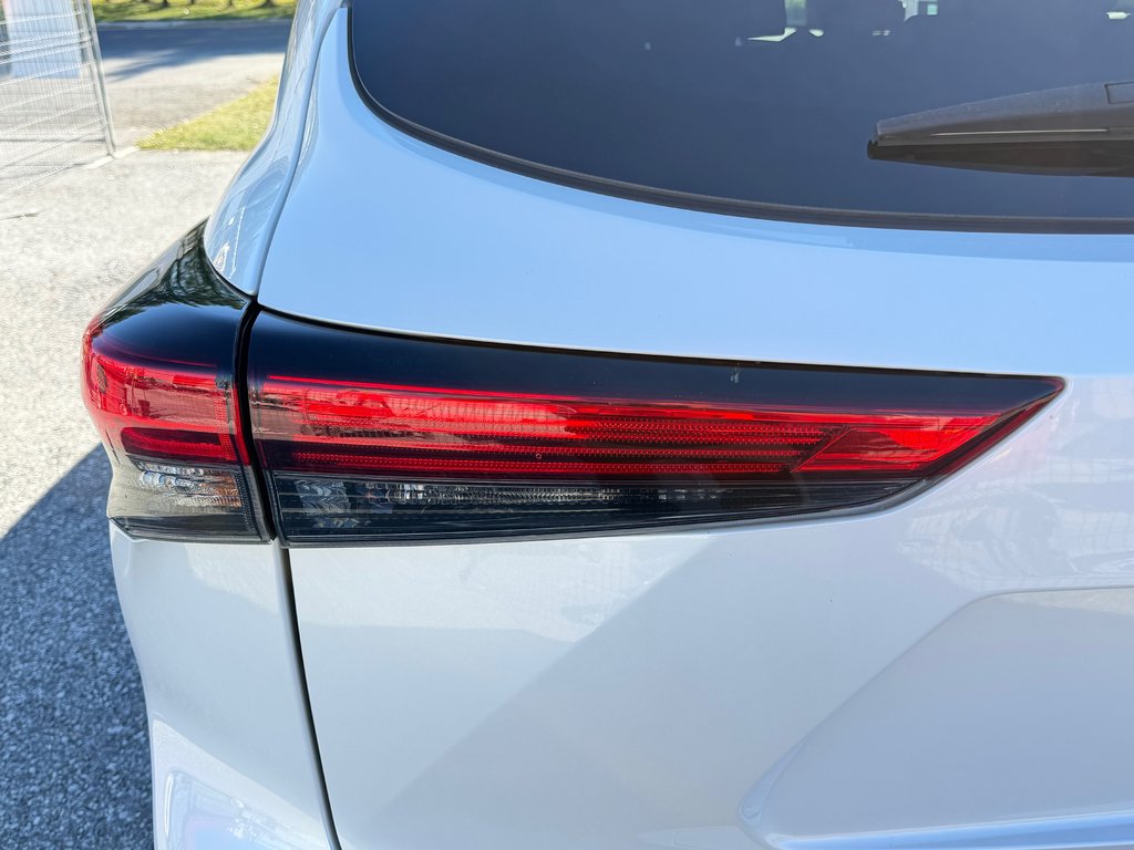 Toyota Highlander PLATINUM AWD / LA TOTALE !!! / PAS SORTI L'HIVER / 2022 à Thetford Mines, Québec - 26 - w1024h768px