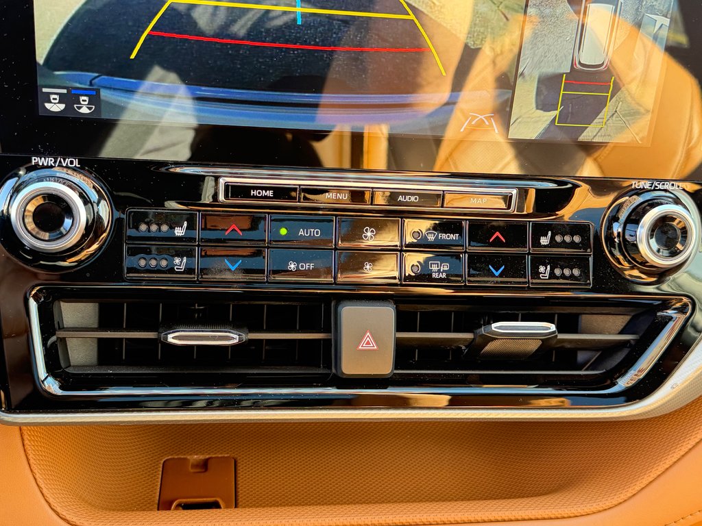 Toyota Highlander PLATINUM AWD / LA TOTALE !!! / PAS SORTI L'HIVER / 2022 à Thetford Mines, Québec - 55 - w1024h768px