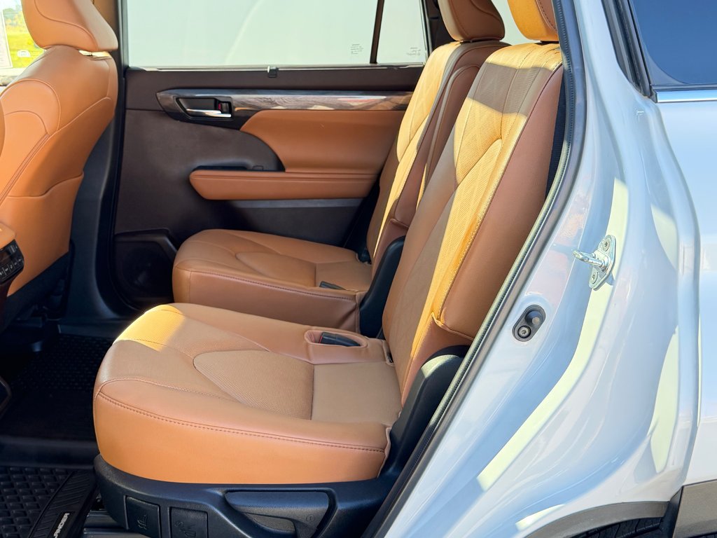 Toyota Highlander PLATINUM AWD / LA TOTALE !!! / PAS SORTI L'HIVER / 2022 à Thetford Mines, Québec - 71 - w1024h768px