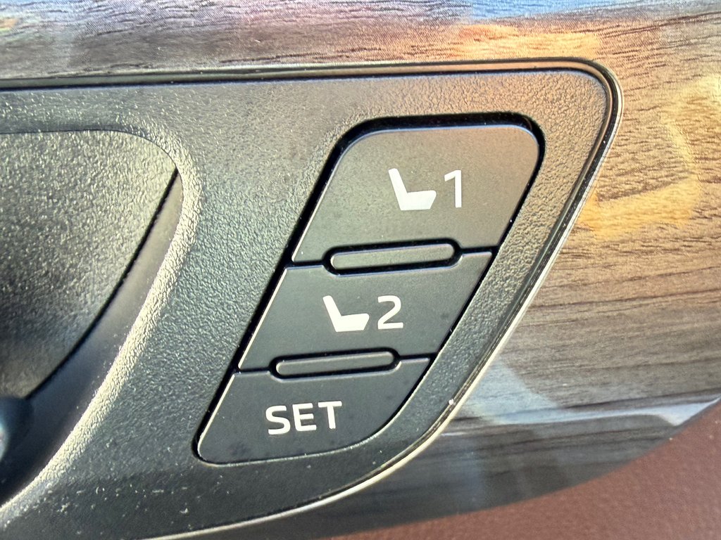 Toyota Highlander PLATINUM AWD / LA TOTALE !!! / PAS SORTI L'HIVER / 2022 à Thetford Mines, Québec - 38 - w1024h768px