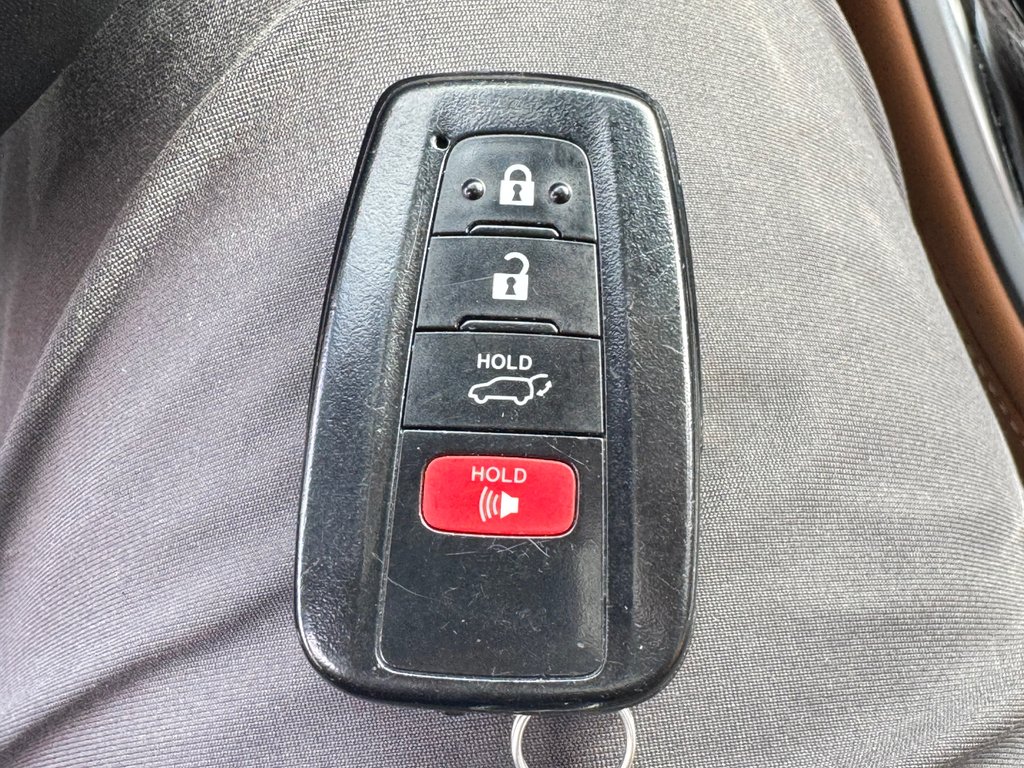 Toyota Highlander PLATINUM / IMPECCABLE / INT: BRUN /1 SEUL PROPR / 2023 à Thetford Mines, Québec - 64 - w1024h768px