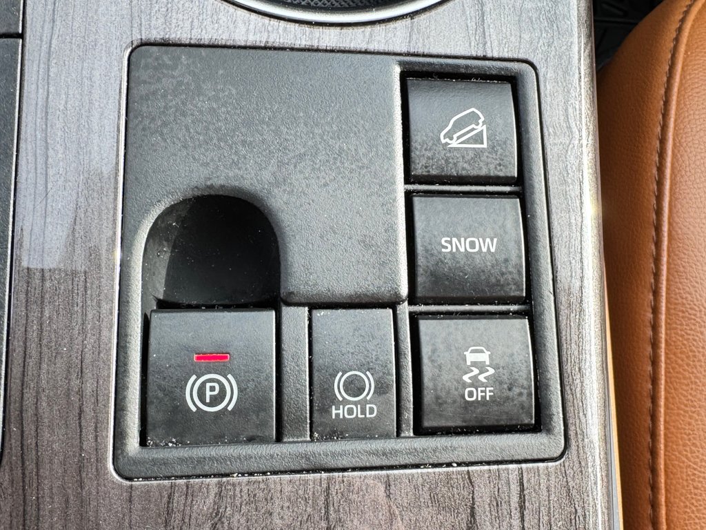 Toyota Highlander PLATINUM / IMPECCABLE / INT: BRUN /1 SEUL PROPR / 2023 à Thetford Mines, Québec - 57 - w1024h768px