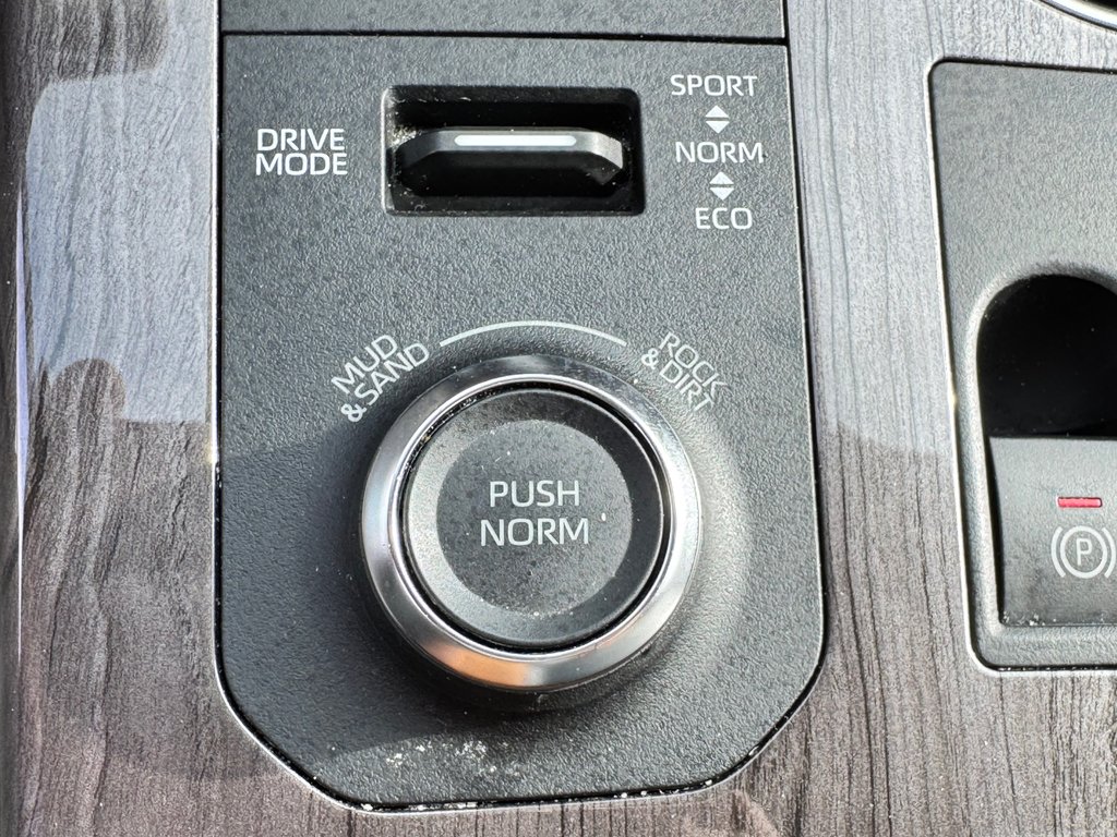 Toyota Highlander PLATINUM / IMPECCABLE / INT: BRUN /1 SEUL PROPR / 2023 à Thetford Mines, Québec - 56 - w1024h768px