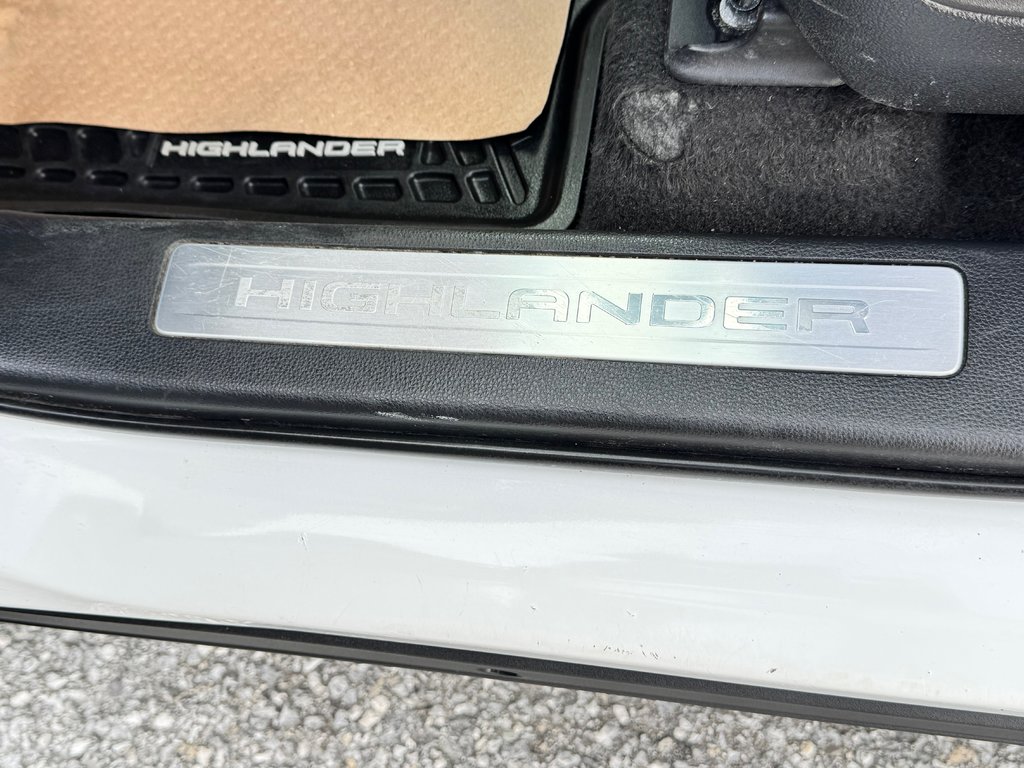 Toyota Highlander PLATINUM / IMPECCABLE / INT: BRUN /1 SEUL PROPR / 2023 à Thetford Mines, Québec - 35 - w1024h768px