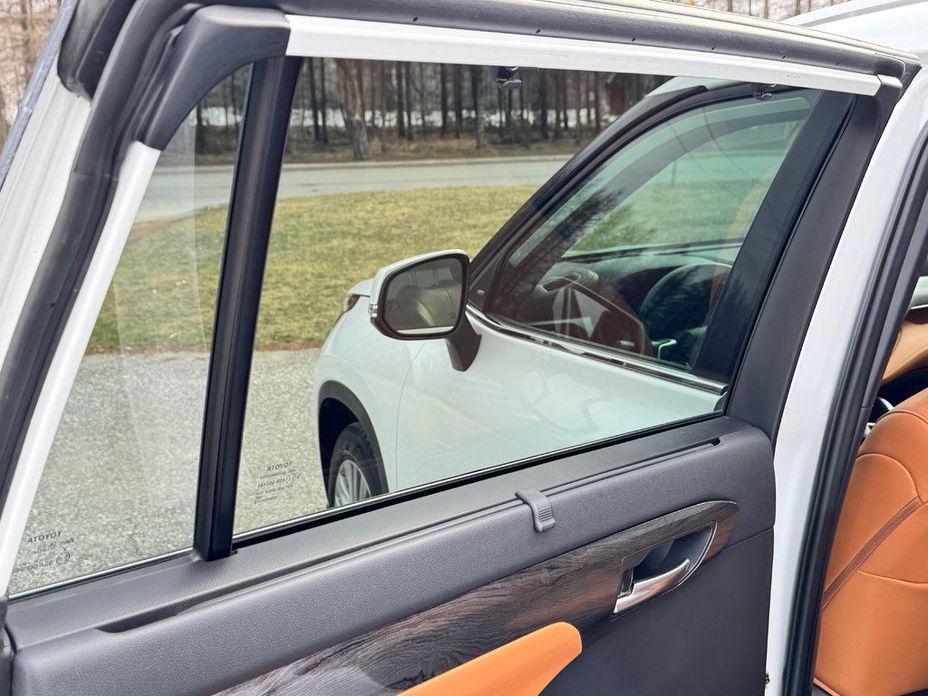 Toyota Highlander PLATINUM / IMPECCABLE / INT: BRUN /1 SEUL PROPR / 2023 à Thetford Mines, Québec - 71 - w1024h768px