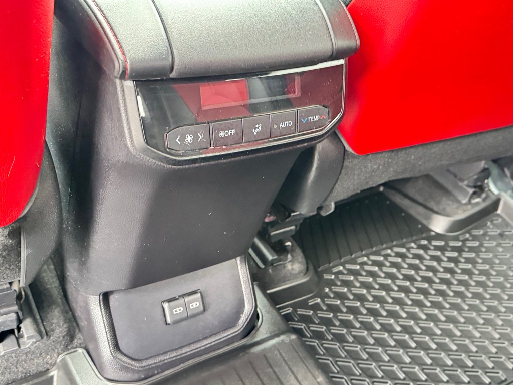 Toyota Highlander XSE / JAMAIS ACCIDENTÉ  / ATT. REMORQUE TOYOTA 2023 à Thetford Mines, Québec - 60 - w1024h768px