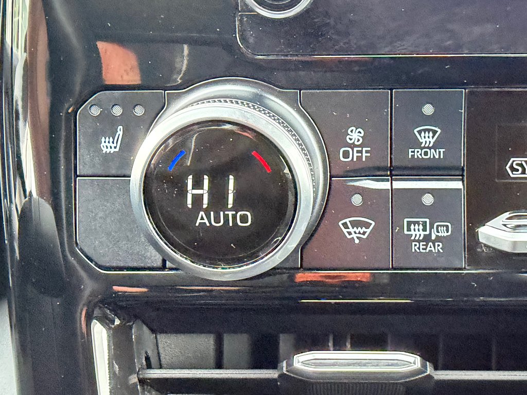 2023 Toyota Highlander XSE / 7 PASSAGERS / PRIX IMBATTABLE / SUPER LOOK / in Thetford Mines, Quebec - 41 - w1024h768px