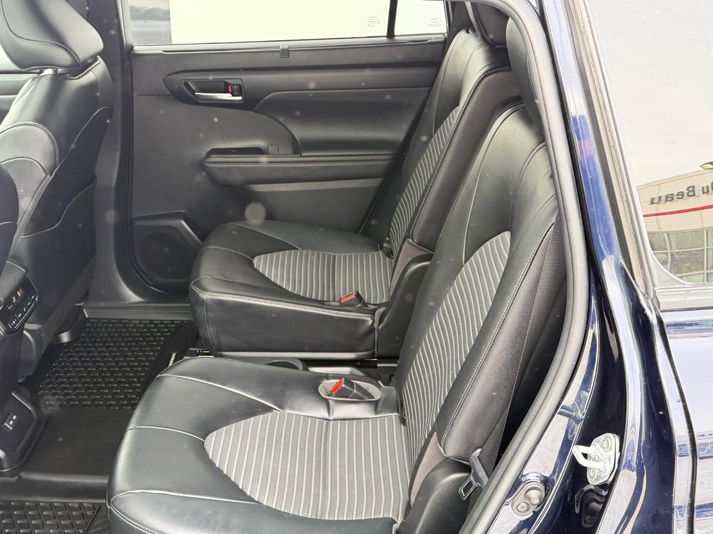 2023 Toyota Highlander XSE / 7 PASSAGERS / PRIX IMBATTABLE / SUPER LOOK / in Thetford Mines, Quebec - 58 - w1024h768px