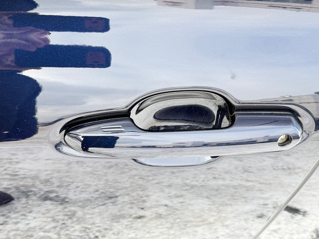 2023 Toyota Highlander XSE / 7 PASSAGERS / PRIX IMBATTABLE / SUPER LOOK / in Thetford Mines, Quebec - 19 - w1024h768px