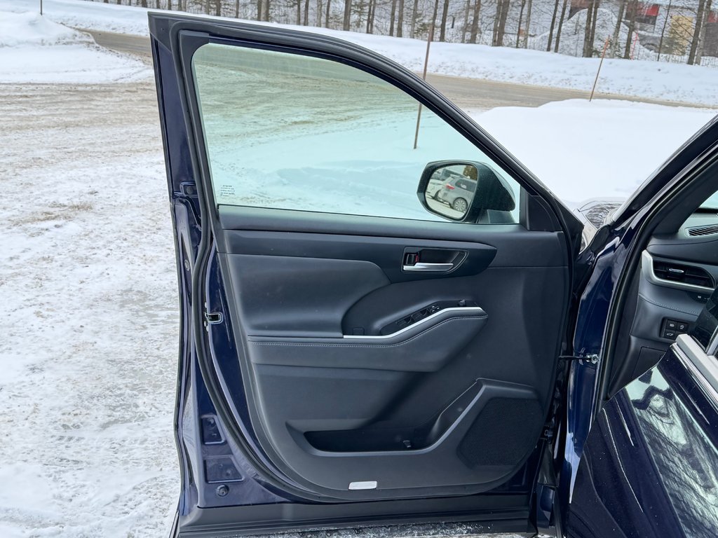 2023 Toyota Highlander XSE / 7 PASSAGERS / PRIX IMBATTABLE / SUPER LOOK / in Thetford Mines, Quebec - 27 - w1024h768px