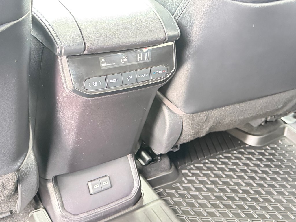 2023 Toyota Highlander XSE / 7 PASSAGERS / PRIX IMBATTABLE / SUPER LOOK / in Thetford Mines, Quebec - 59 - w1024h768px