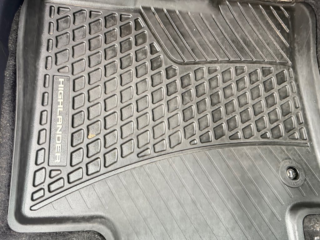 2024 Toyota Highlander LIMITED / MAGS 20'' / 1 SEUL PROPRIETAIRE / WOW in Thetford Mines, Quebec - 40 - w1024h768px