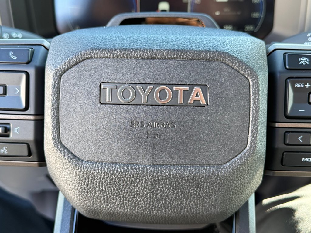 2024 Toyota Land Cruiser PREMIUM AWD / HYPER RARE / PARFAIT POUR EXPORT / in Thetford Mines, Quebec - 49 - w1024h768px