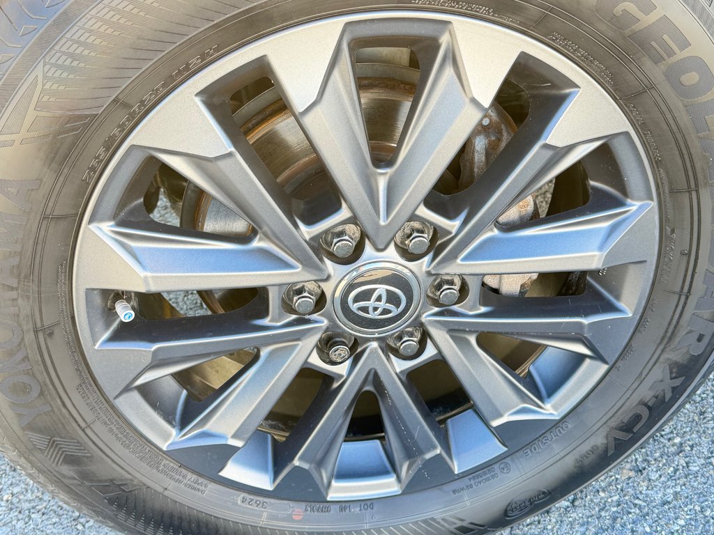 2024 Toyota Land Cruiser PREMIUM AWD / HYPER RARE / PARFAIT POUR EXPORT / in Thetford Mines, Quebec - 17 - w1024h768px