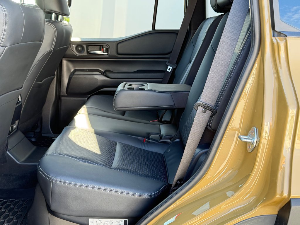 2024 Toyota Land Cruiser PREMIUM AWD / HYPER RARE / PARFAIT POUR EXPORT / in Thetford Mines, Quebec - 75 - w1024h768px