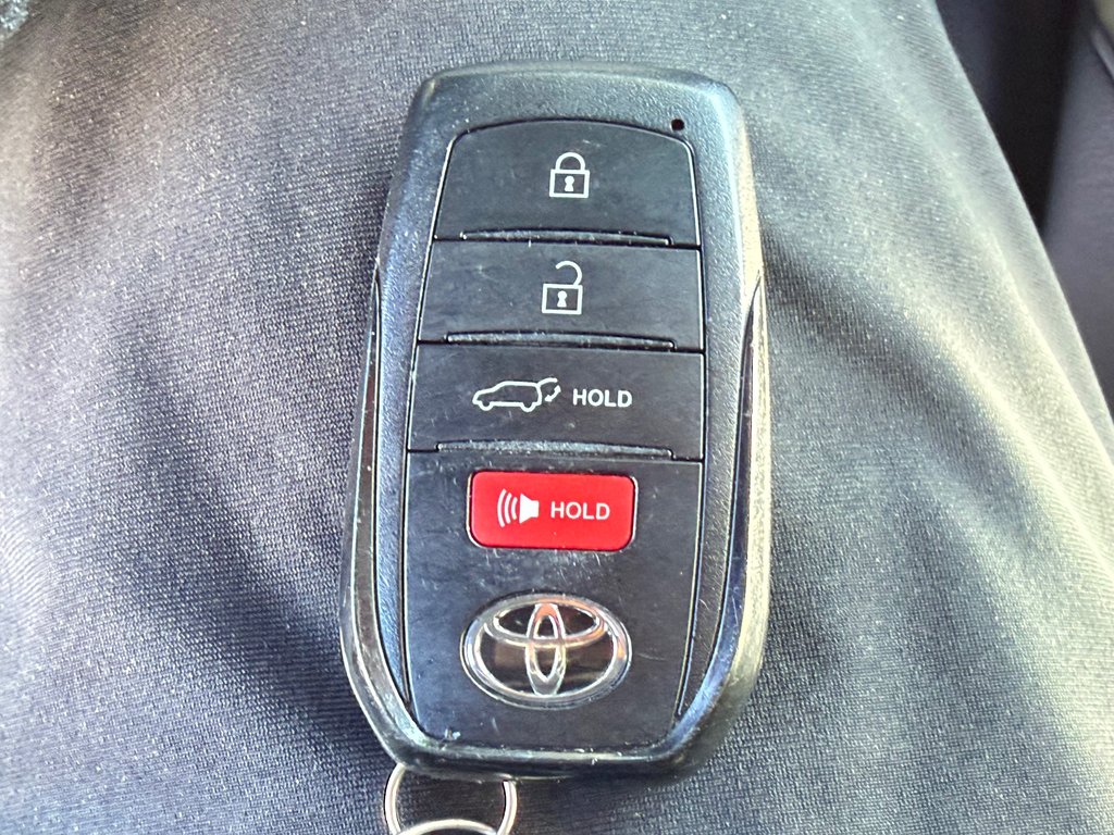 2024 Toyota Land Cruiser PREMIUM AWD / HYPER RARE / PARFAIT POUR EXPORT / in Thetford Mines, Quebec - 73 - w1024h768px