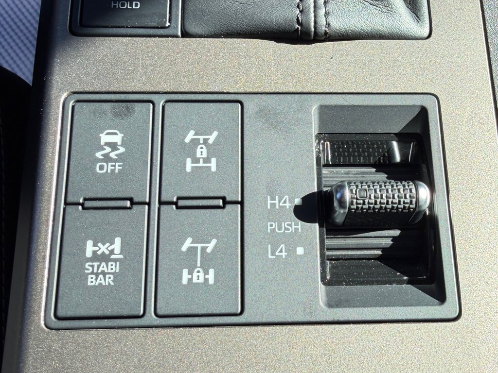 2024 Toyota Land Cruiser PREMIUM AWD / HYPER RARE / PARFAIT POUR EXPORT / in Thetford Mines, Quebec - 64 - w1024h768px