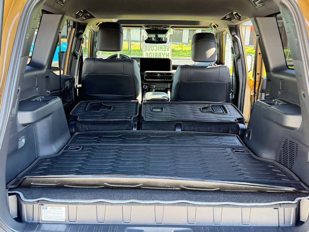 2024 Toyota Land Cruiser PREMIUM AWD / HYPER RARE / PARFAIT POUR EXPORT / in Thetford Mines, Quebec - 83 - w1024h768px