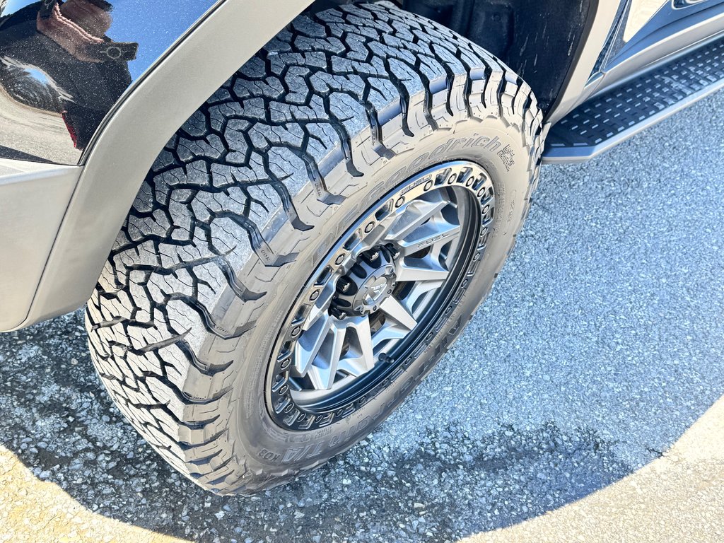 Toyota Land Cruiser 1958 / LIFT KIT / MAGS FUEL 20 / PNEUS BF KO3 / EMBLEME NOIR / UNIQUE 2025 à Thetford Mines, Québec - 15 - w1024h768px