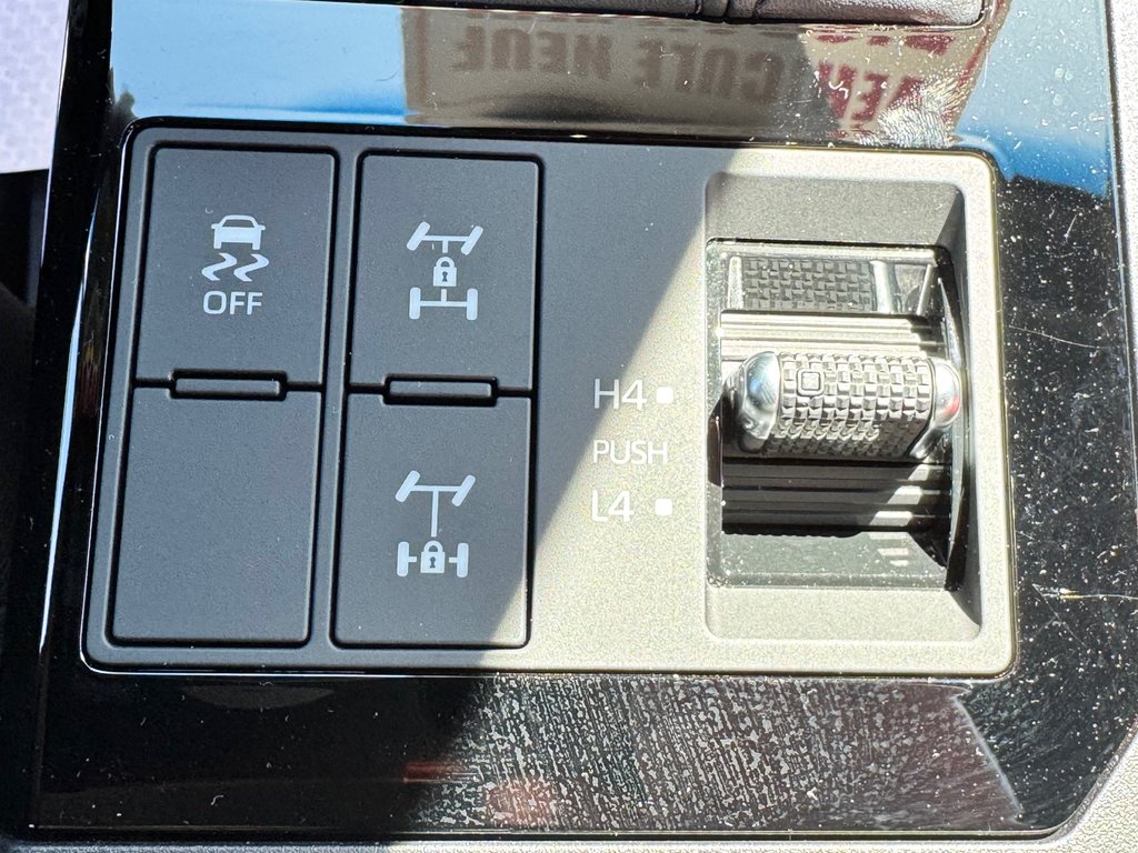 Toyota Land Cruiser 1958 / LIFT KIT / MAGS FUEL 20 / PNEUS BF KO3 / EMBLEME NOIR / UNIQUE 2025 à Thetford Mines, Québec - 51 - w1024h768px