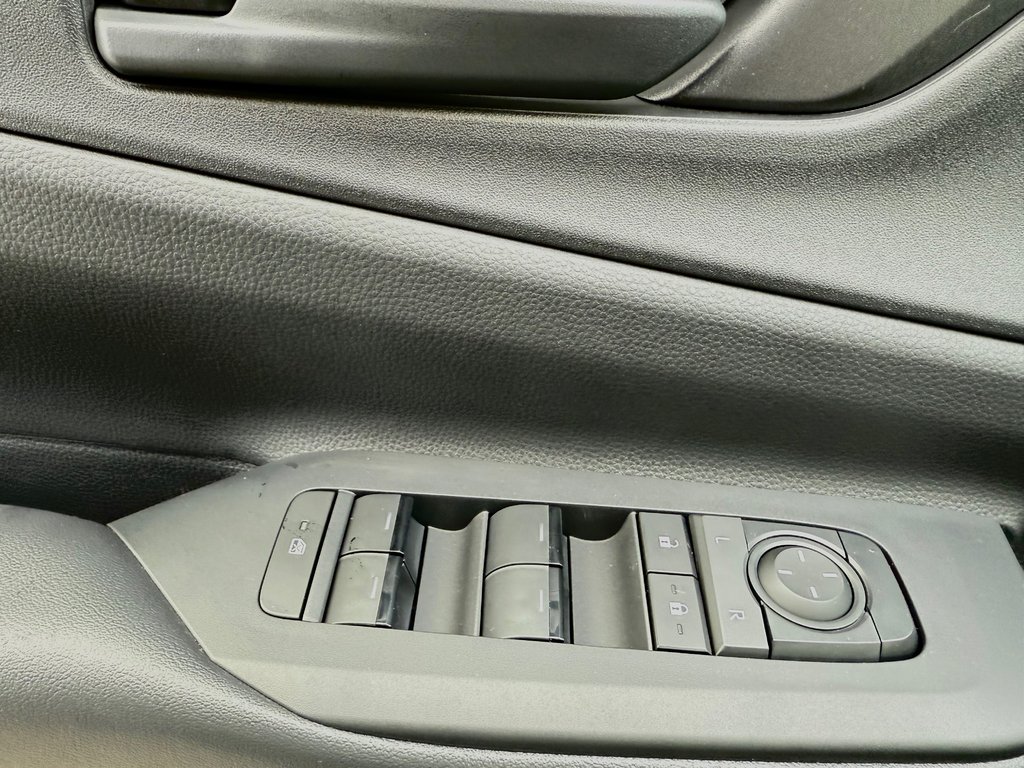 Toyota Prius Plug-In Hybrid SE 2026 à Thetford Mines, Québec - 17 - w1024h768px