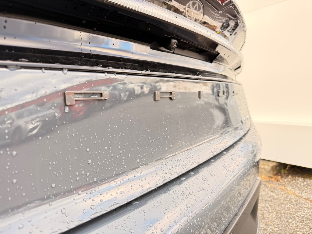 Toyota Prius Plug-In Hybrid SE 2026 à Thetford Mines, Québec - 15 - w1024h768px