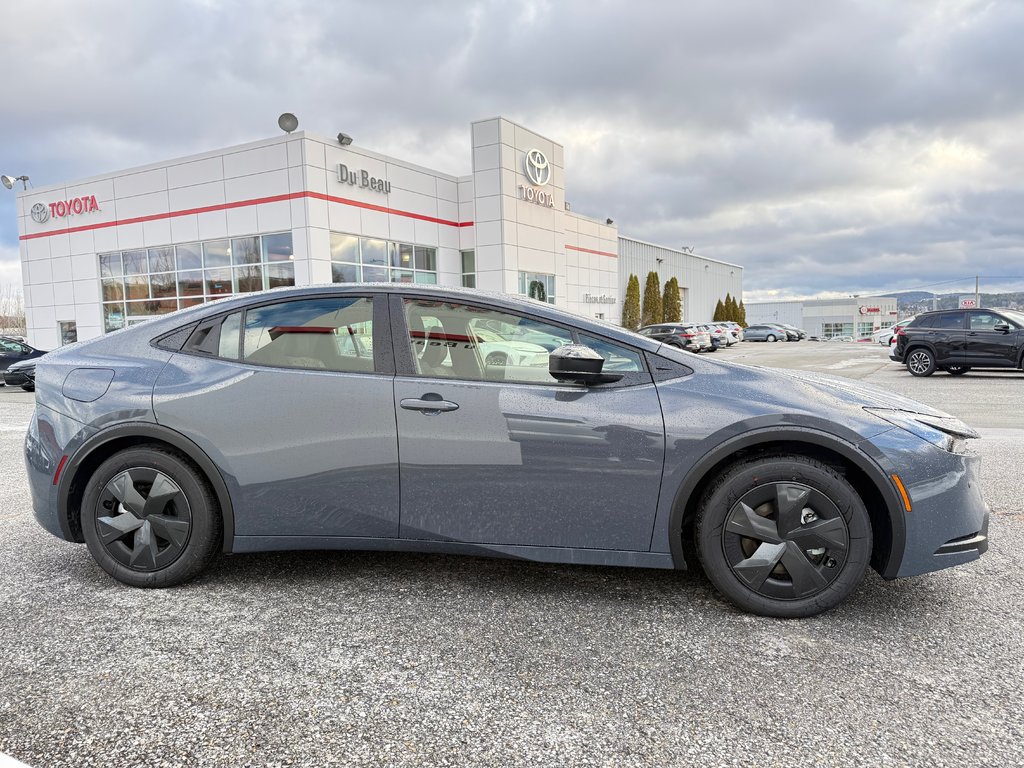 Toyota Prius Plug-In Hybrid SE 2026 à Thetford Mines, Québec - 4 - w1024h768px
