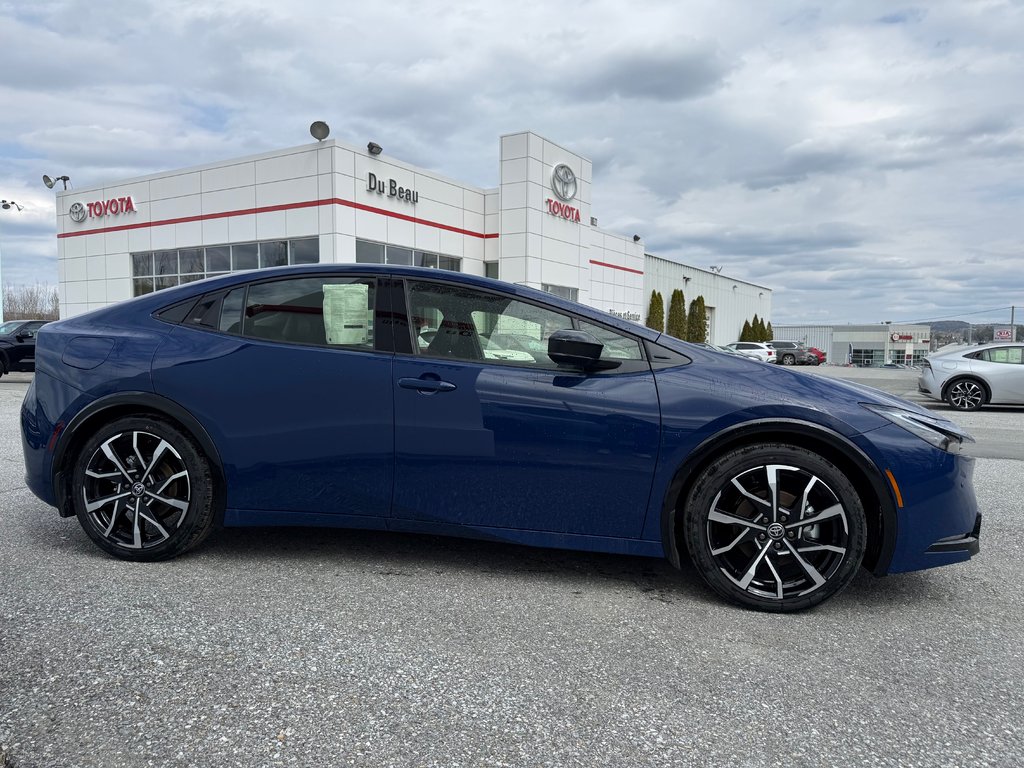 2026 Toyota Prius Plug-In Hybrid XSE in Thetford Mines, Quebec - 4 - w1024h768px