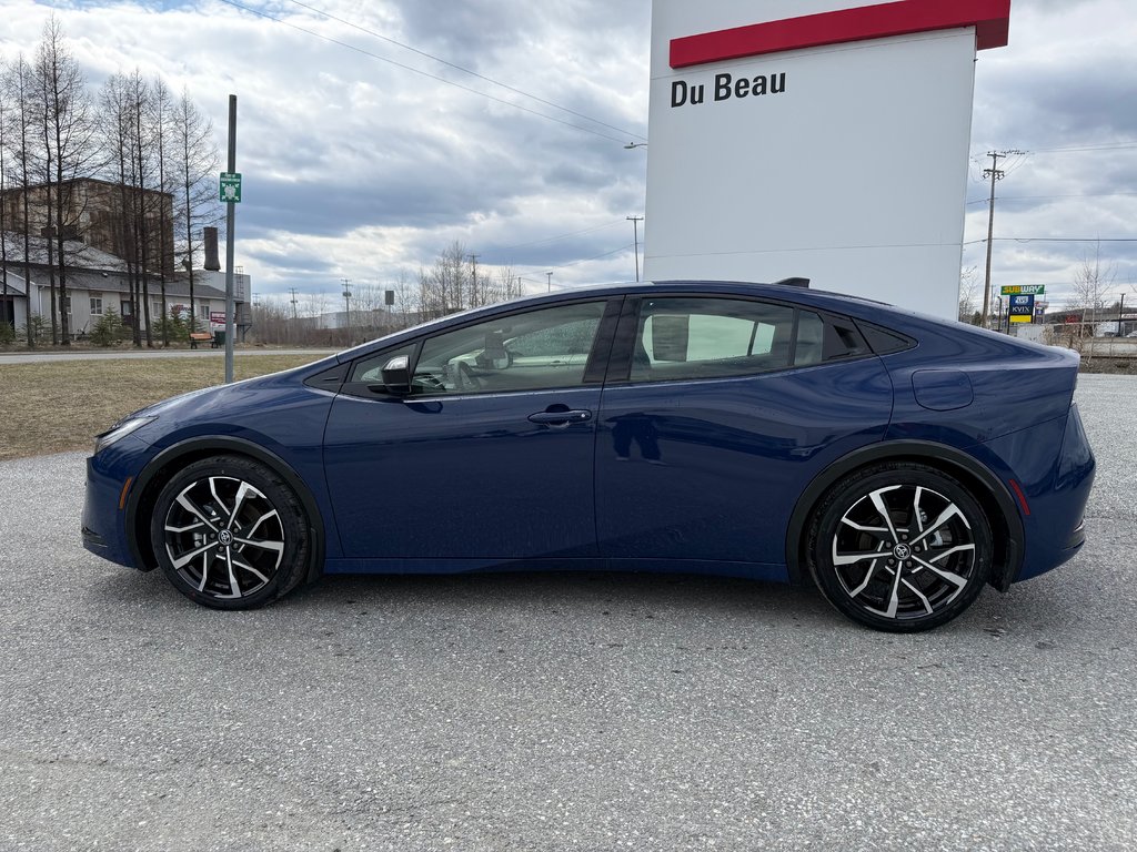 2026 Toyota Prius Plug-In Hybrid XSE in Thetford Mines, Quebec - 8 - w1024h768px