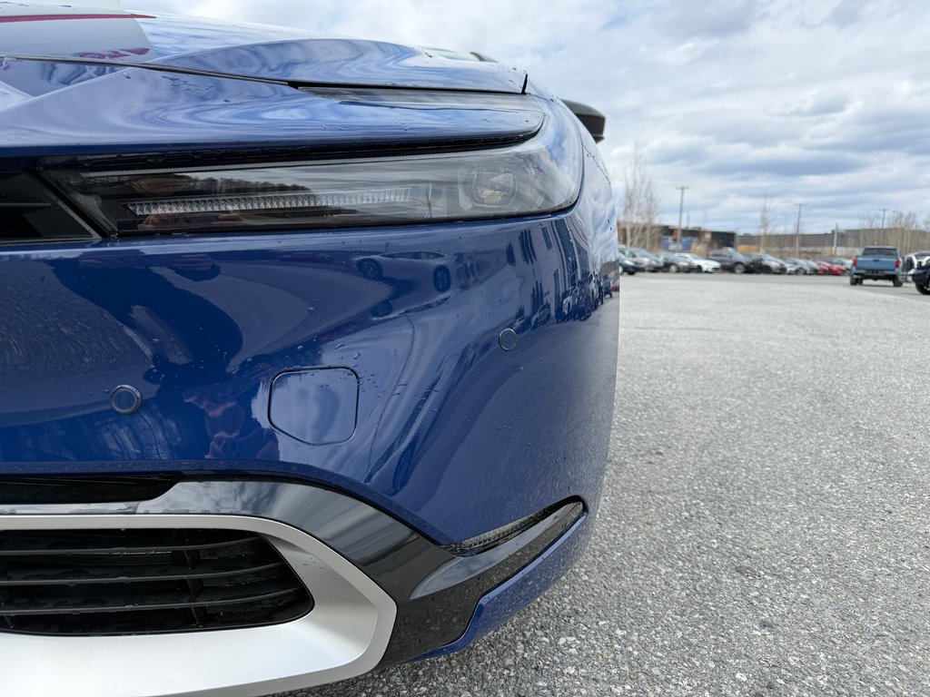 2026 Toyota Prius Plug-In Hybrid XSE in Thetford Mines, Quebec - 9 - w1024h768px