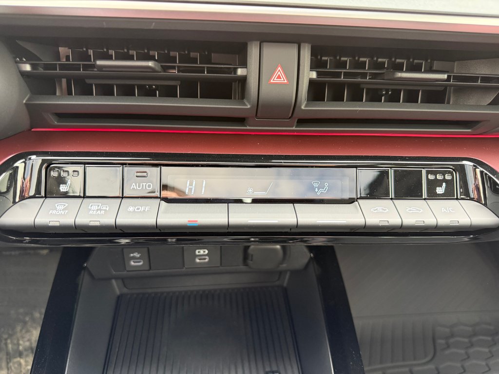 2026 Toyota Prius Plug-In Hybrid XSE in Thetford Mines, Quebec - 24 - w1024h768px