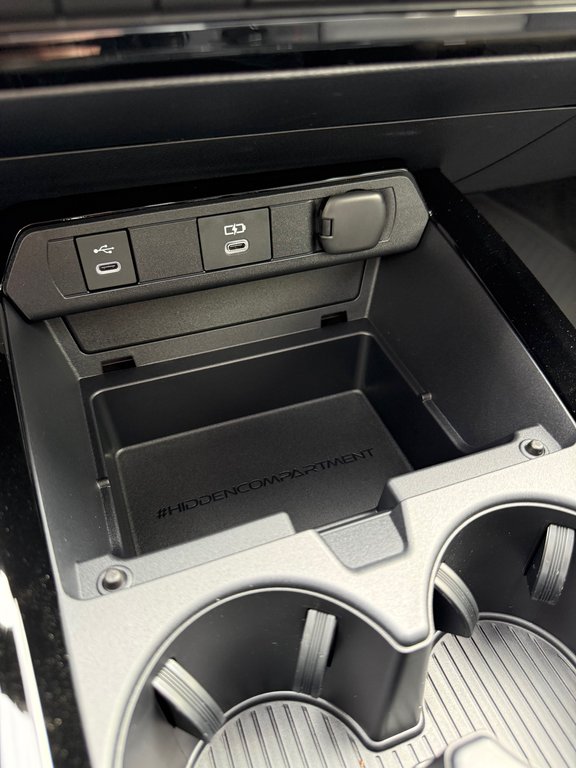 2026 Toyota Prius Plug-In Hybrid XSE in Thetford Mines, Quebec - 27 - w1024h768px