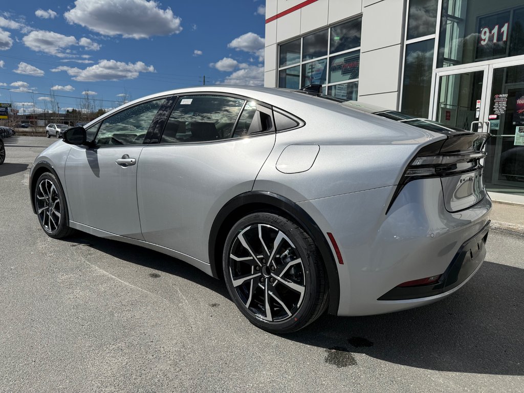 2026 Toyota Prius Plug-In Hybrid XSE in Thetford Mines, Quebec - 7 - w1024h768px