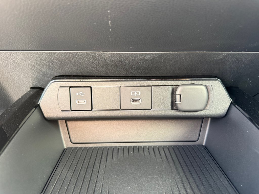 2026 Toyota Prius Plug-In Hybrid XSE in Thetford Mines, Quebec - 27 - w1024h768px