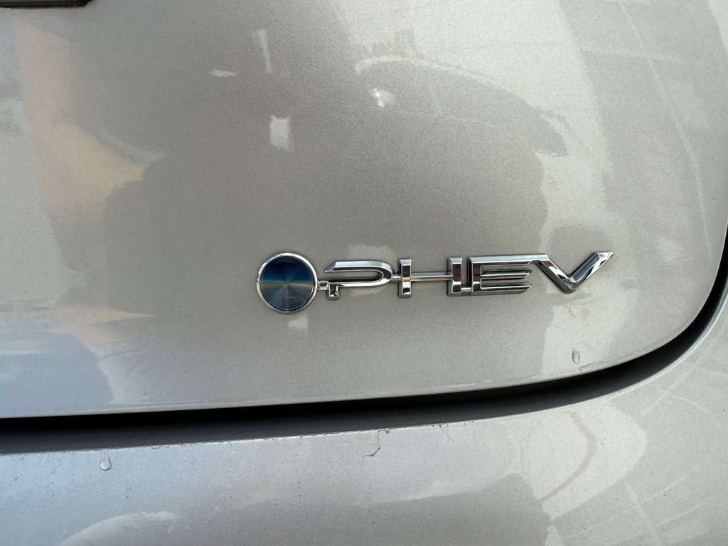 2026 Toyota Prius Plug-In Hybrid XSE in Thetford Mines, Quebec - 14 - w1024h768px