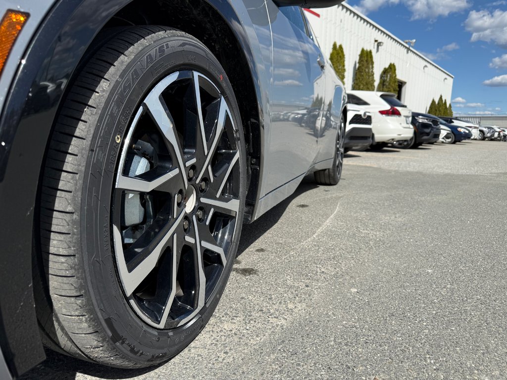2026 Toyota Prius Plug-In Hybrid XSE in Thetford Mines, Quebec - 11 - w1024h768px