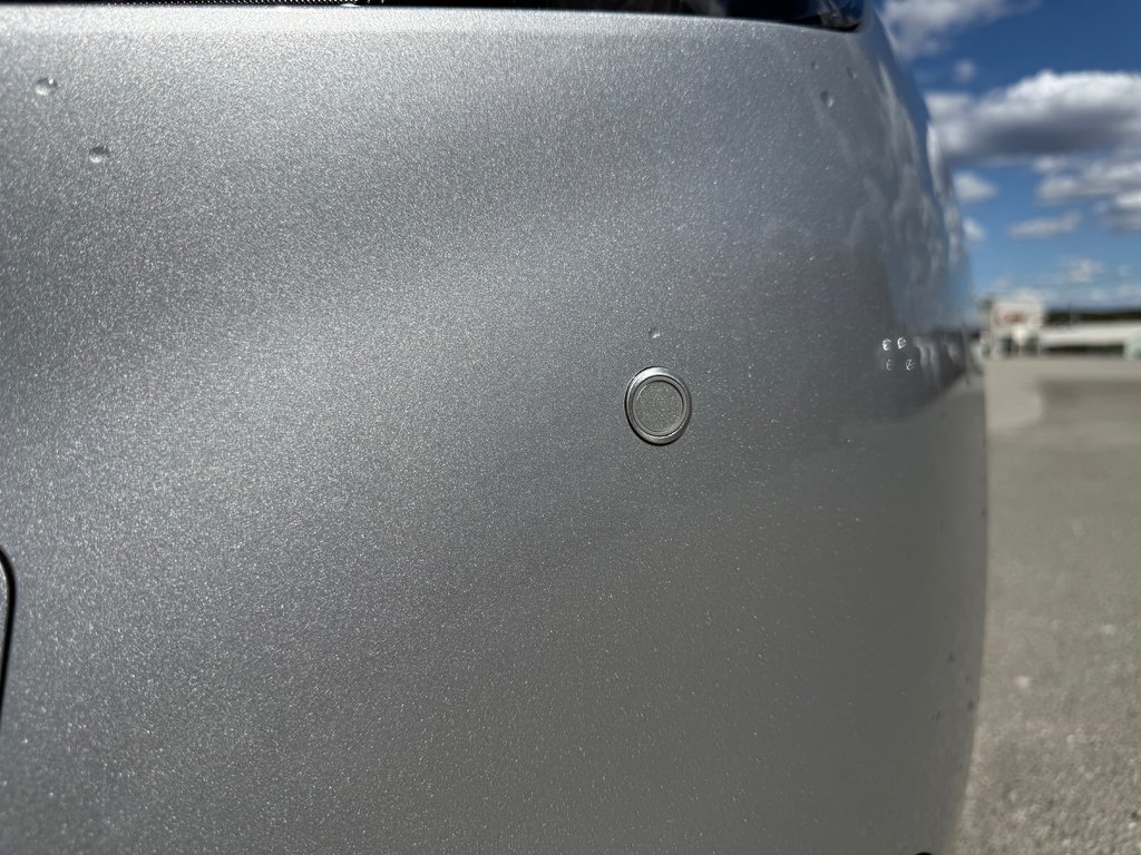 2026 Toyota Prius Plug-In Hybrid XSE in Thetford Mines, Quebec - 10 - w1024h768px