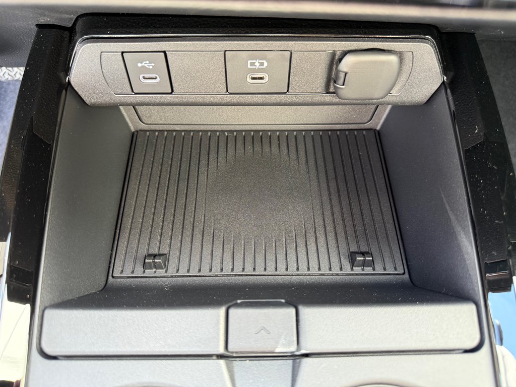 2026 Toyota Prius Plug-In Hybrid XSE in Thetford Mines, Quebec - 28 - w1024h768px