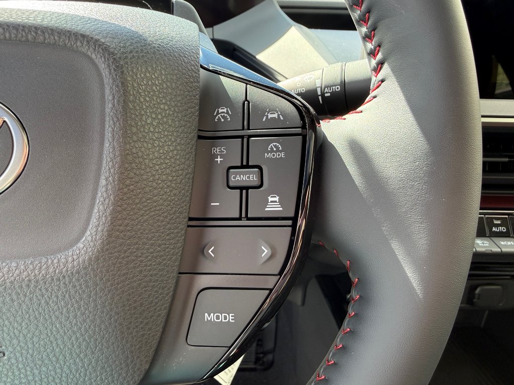 2026 Toyota Prius Plug-In Hybrid XSE in Thetford Mines, Quebec - 22 - w1024h768px