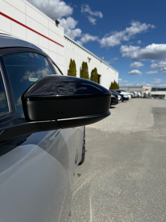 2026 Toyota Prius Plug-In Hybrid XSE in Thetford Mines, Quebec - 12 - w1024h768px