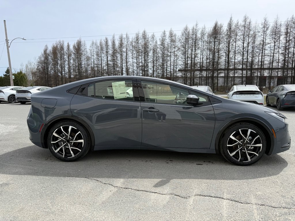 2026 Toyota Prius Plug-In Hybrid XSE in Thetford Mines, Quebec - 4 - w1024h768px