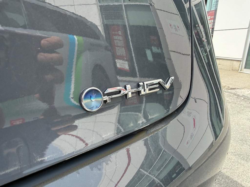 2026 Toyota Prius Plug-In Hybrid XSE in Thetford Mines, Quebec - 12 - w1024h768px
