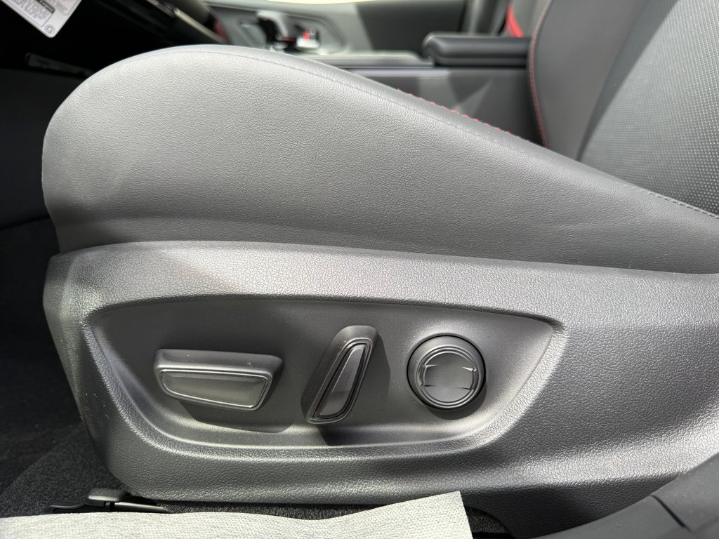 2026 Toyota Prius Plug-In Hybrid XSE in Thetford Mines, Quebec - 13 - w1024h768px