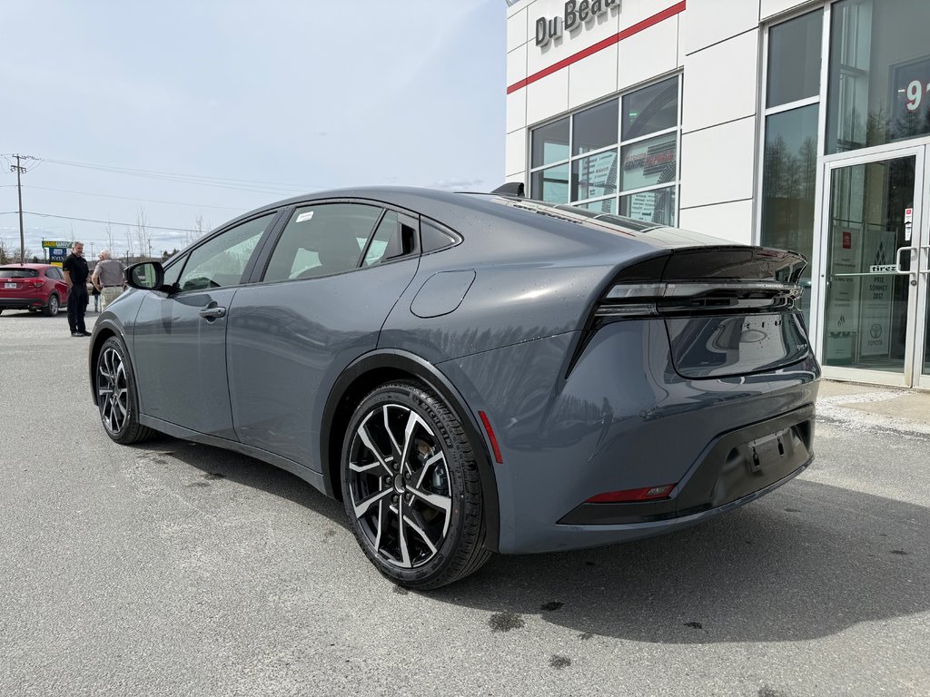 2026 Toyota Prius Plug-In Hybrid XSE in Thetford Mines, Quebec - 7 - w1024h768px