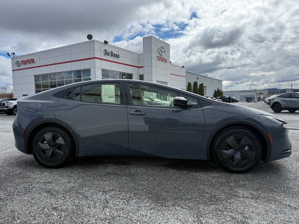 2026 Toyota Prius Plug-In Hybrid SE in Thetford Mines, Quebec - 4 - w1024h768px