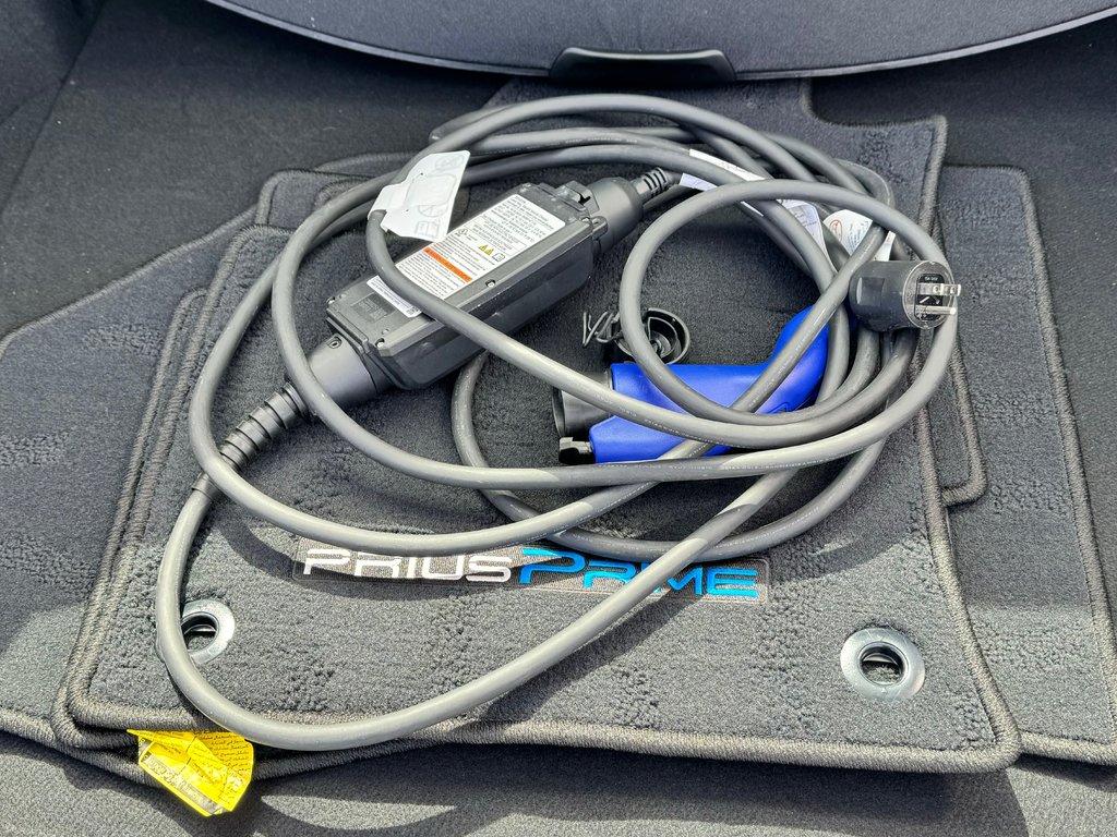 PRIUS PRIME UPGRADE / BRANCHABLE / GPS / CUIR / COMME NEUF 2020 à Thetford Mines, Québec - 67 - w1024h768px