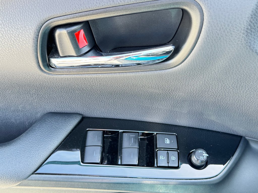Toyota PRIUS PRIME GROUPE UPGRADE / CUIR / AUBAINE A SAISIR / 2020 à Thetford Mines, Québec - 27 - w1024h768px